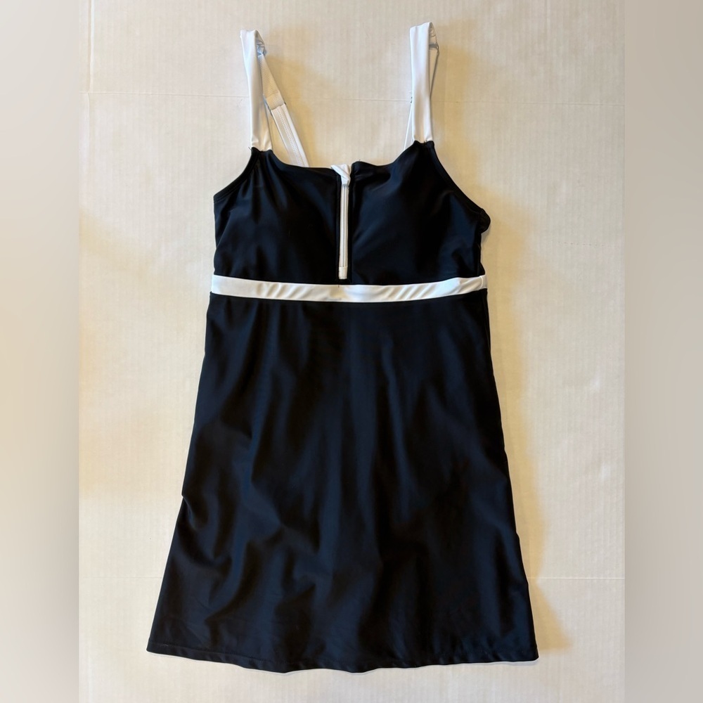 Lands’ End black one-piece swim dress with white trim size small NWT